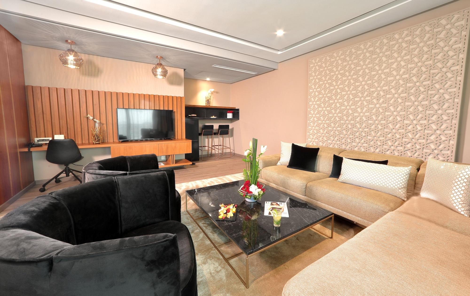 Le Palace D'Anfa Casablanca Exterior foto A suite at the airport