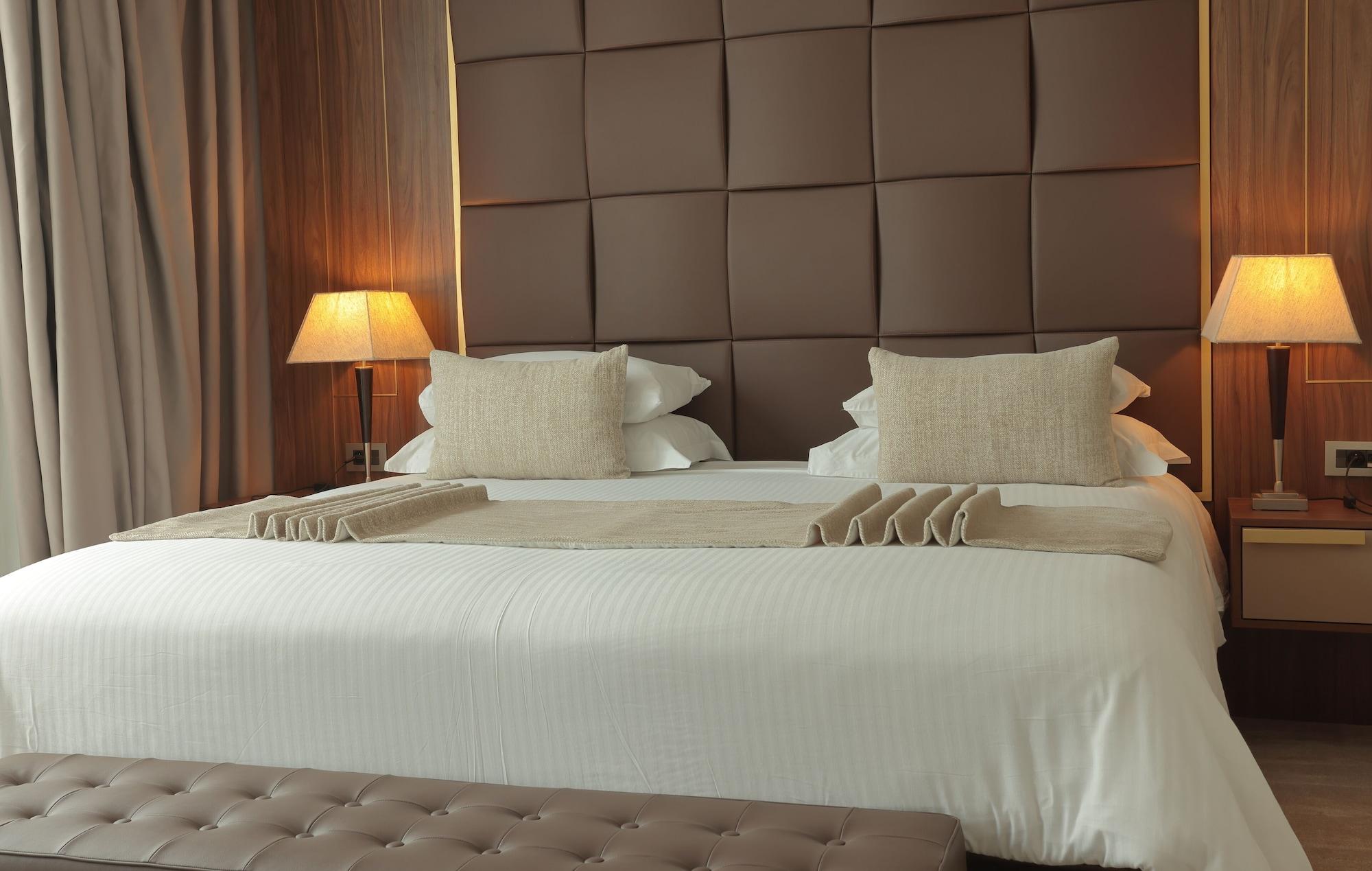 Le Palace D'Anfa Casablanca Exterior foto A bed with a headboard