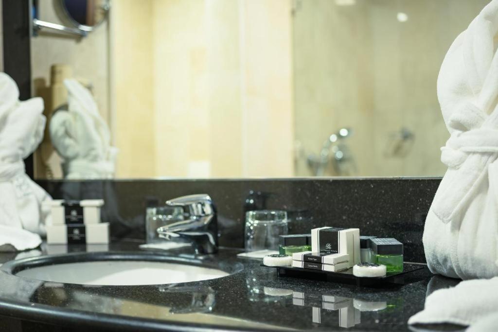 Le Palace D'Anfa Casablanca Exterior foto Bathroom amenities