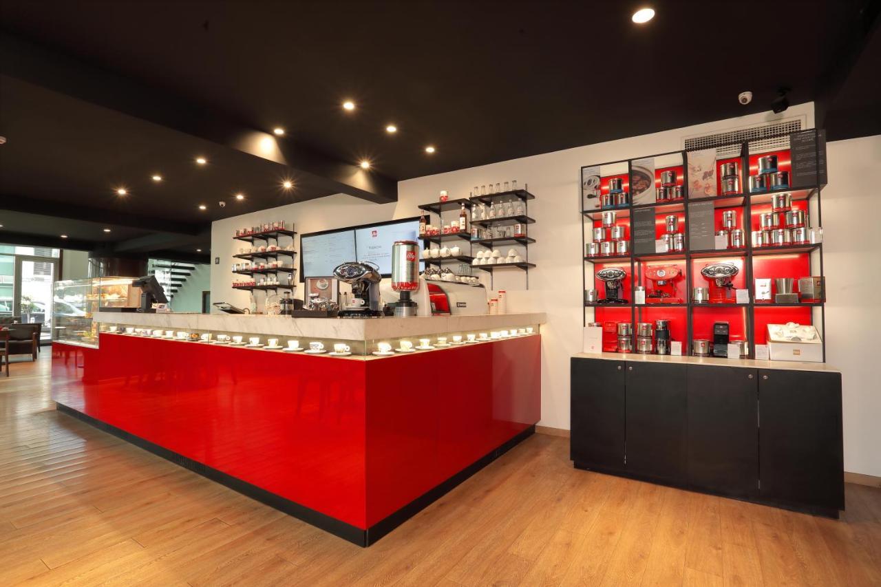 Le Palace D'Anfa Casablanca Exterior foto The interior of a typical Nespresso boutique